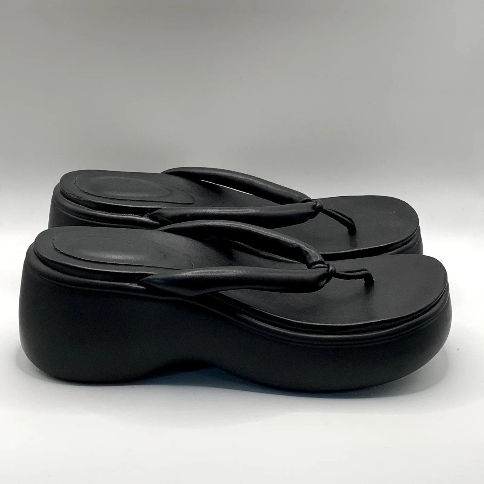 DESIGN BY MARYAM Women's Black Faux-Leather Platform Thong Slippers SZ 7.5
