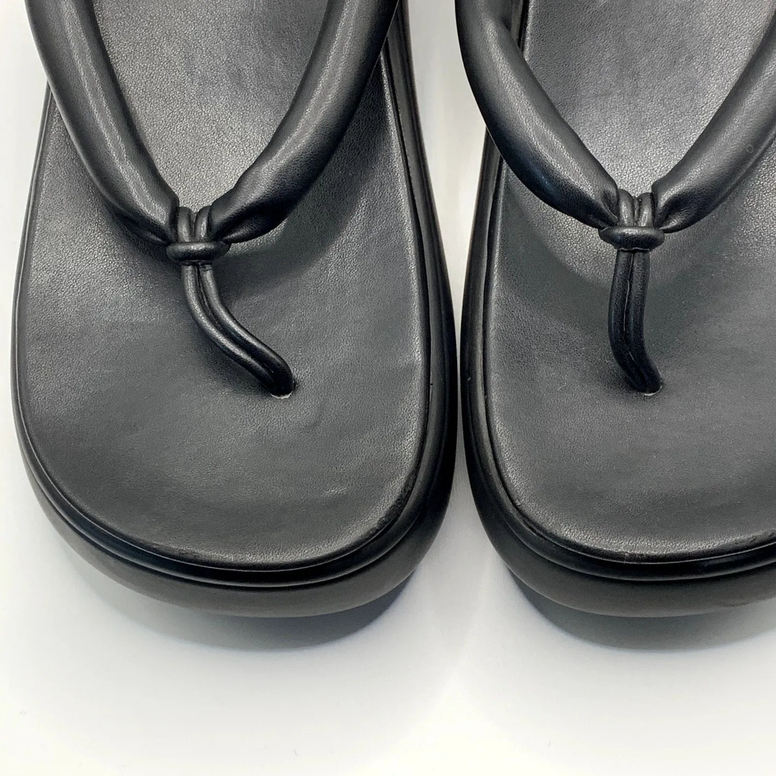 DESIGN BY MARYAM Women's Black Faux-Leather Platform Thong Slippers SZ 7.5