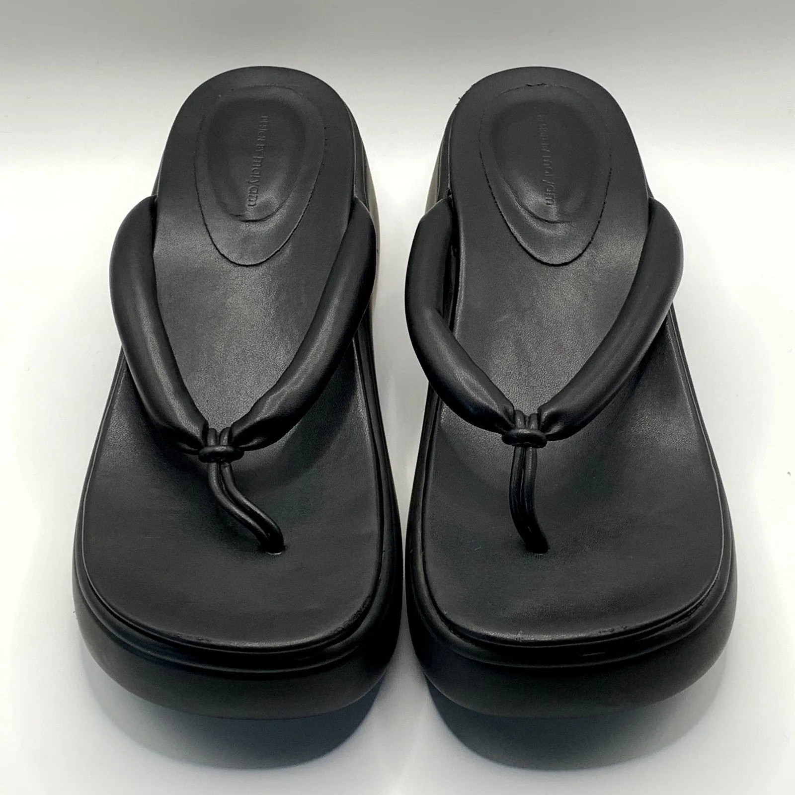DESIGN BY MARYAM Women's Black Faux-Leather Platform Thong Slippers SZ 7.5