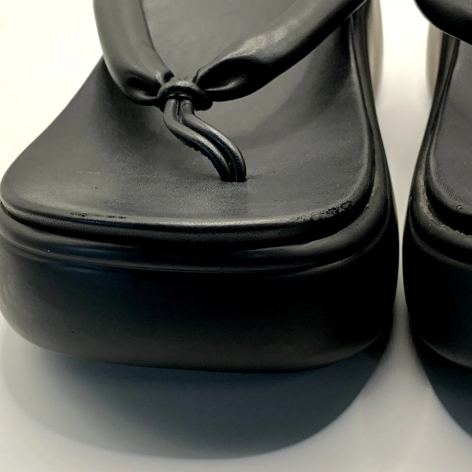 DESIGN BY MARYAM Women's Black Faux-Leather Platform Thong Slippers SZ 7.5